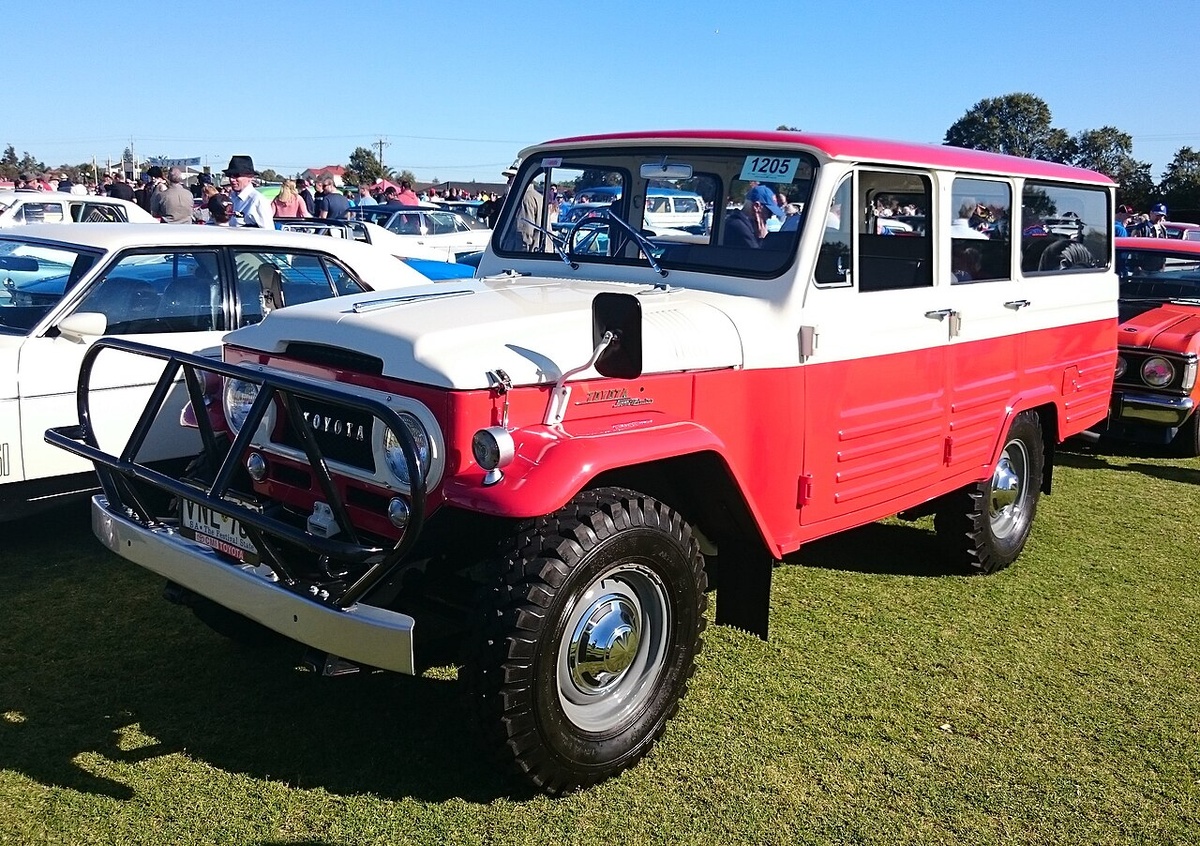 Toyota Land Cruiser FJ45V (праворульная версия для Японского рынка)