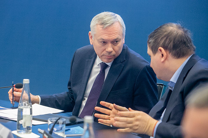    Андрей Травников, Роман Теленчинов. Фото: Михаил Периков