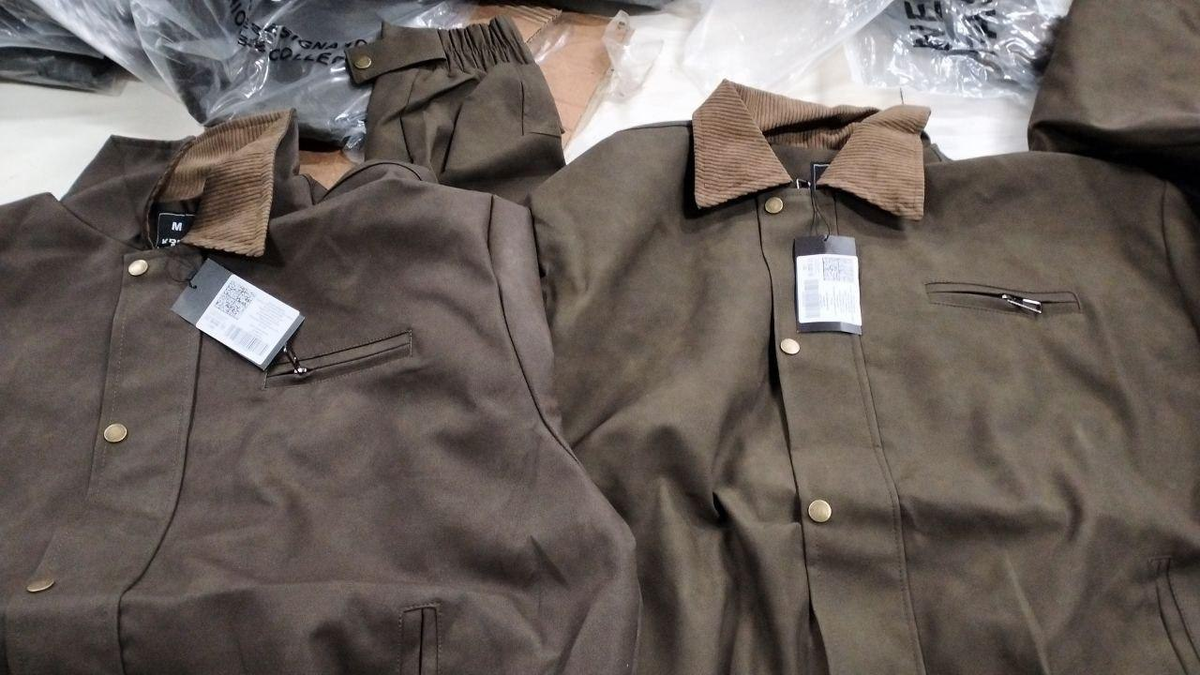 Вот здесь наша фабрика как раз втайне от нас подменила материалы и цвета из общей партии курток, что выяснилось на этапе инспекции