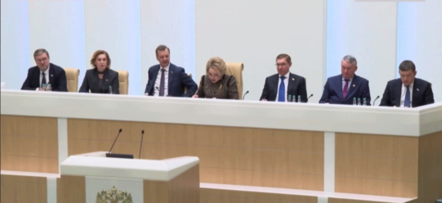    Председатель Совета Федерации Федерального собрания Российской Федерации Валентина Ивановна Матвиенко на заседании №606 в присутствии 168 сенаторов обратилась к ученикам Школы журналистики имени Владимира Мезенцева при Центральном доме журналиста. Валентина Матвиенко