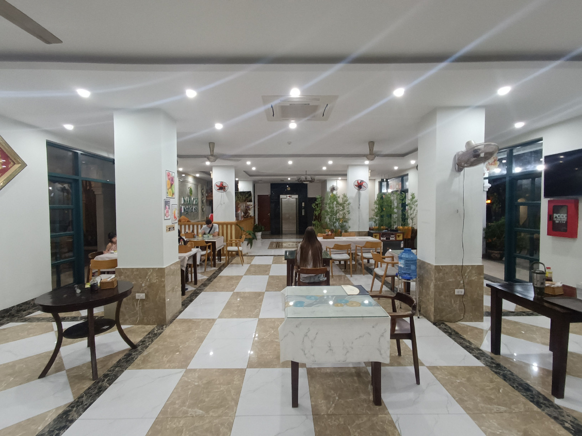 Nakichi Зал на первом этаже.