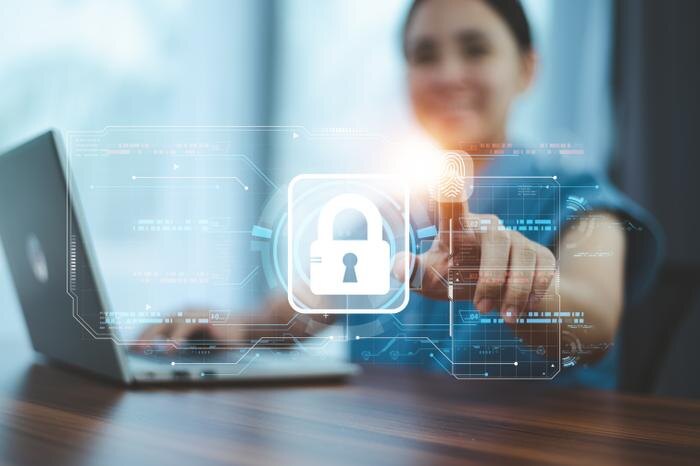 Обложка © Shutterstock / FOTODOM / MUNGKHOOD STUDIO