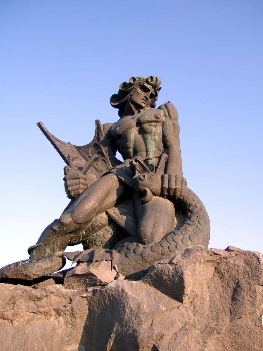 Памятник Ваагну драконоборцу. Источник