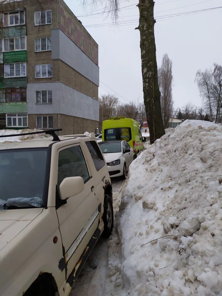 И стало занято место для "друга" и скорой помощи, как и предполагала.