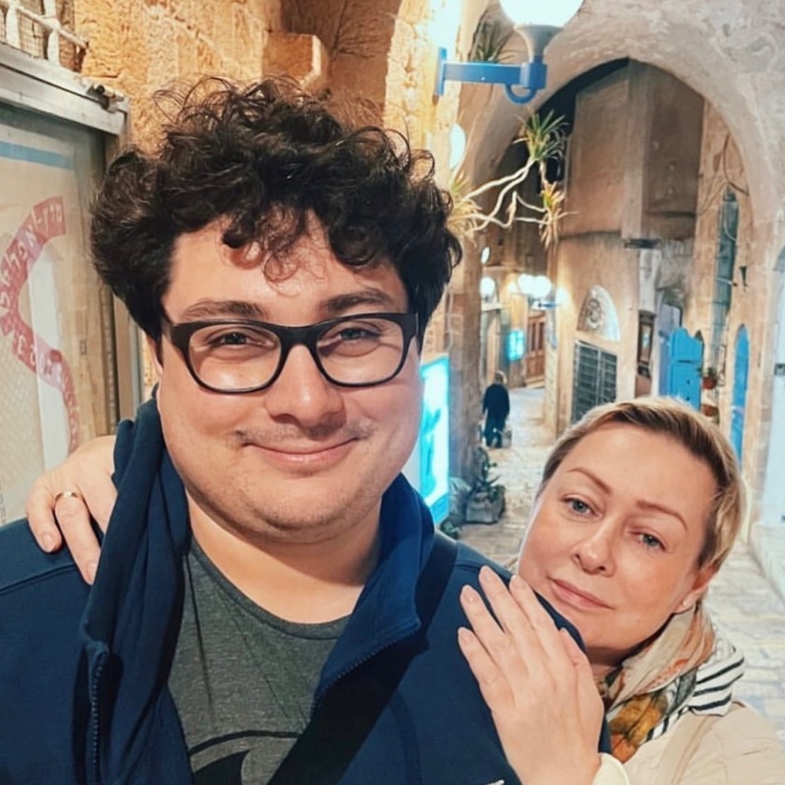 Мария Аронова с сыном Владиславом, продолжающим актёрскую династию