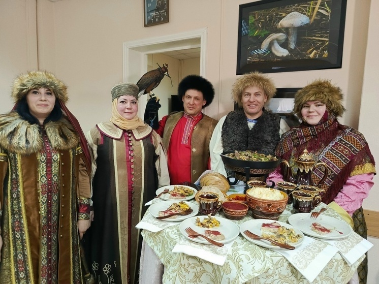     Новгородские охотники отметили день святого мученика Трифона кулинарным состязанием «Новгородская дичь». фото со страницы ВКонтакте председателя комитета охотничьего хозяйства и рыболовства Новгородской области Дмитрия Графова