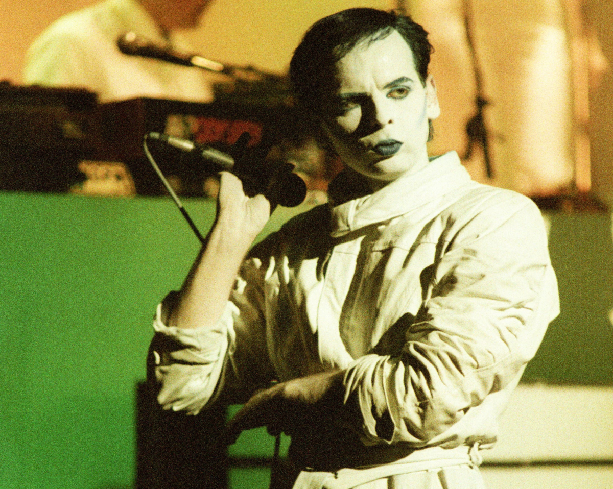 «У меня эта песня ассоциировалась с бурными вечеринками»… Гари Ньюман в Хаммерсмит-Одеон в 1984 году. Фото: Пит Стилл/Redferns