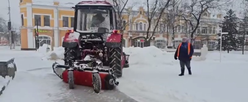 В Вологде усилили уборку улиц в период снегопада