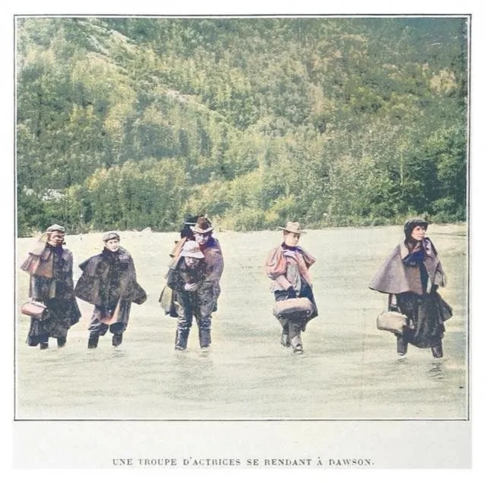 Труппа актрис на пути в Доусон.