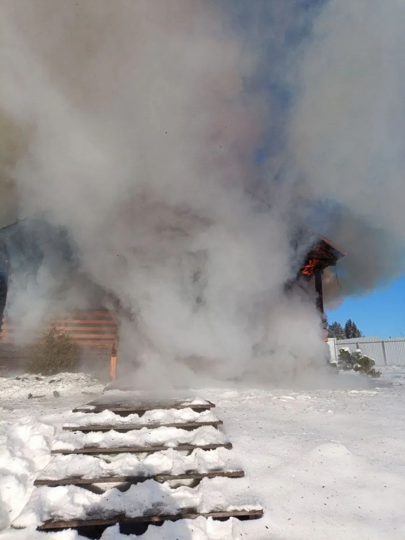    Гостевой дом сгорел в ЛахденпохьеГосударственный комитет Карелии по ОЖ и БН