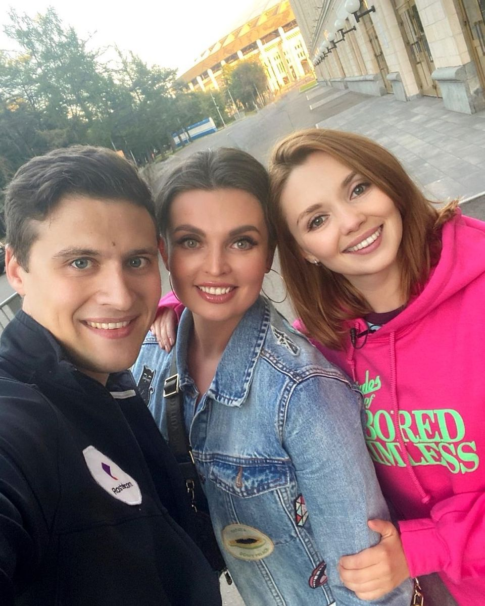 Супруга фигуриста Алеся всегда поддерживает его на трибунах