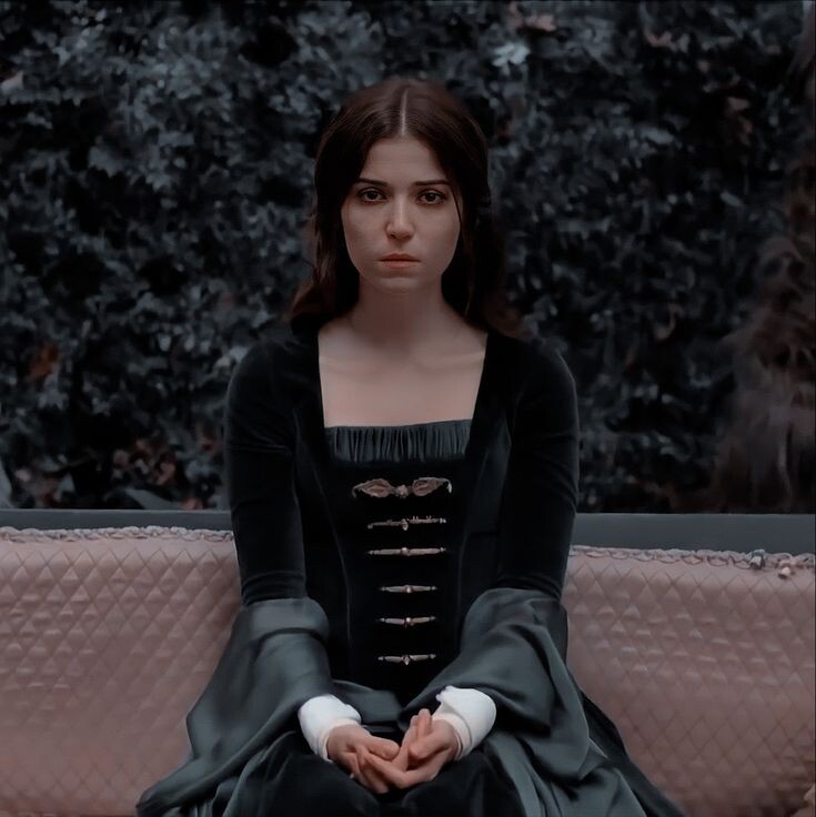 Его казнь оставила в ее душе зияющую рану, которая, как она думала, никогда не затянется.