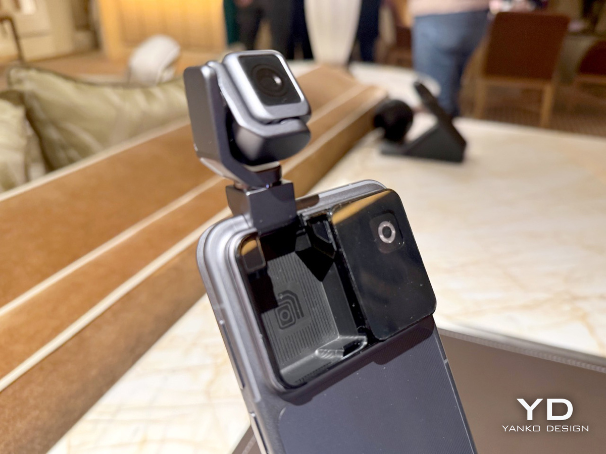 Камера выдвигается из корпуса на три сантиметра