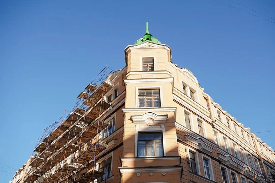    К концу 2025 года специалисты восстановили кровлю крыши. Фото: t.me/razumishkin