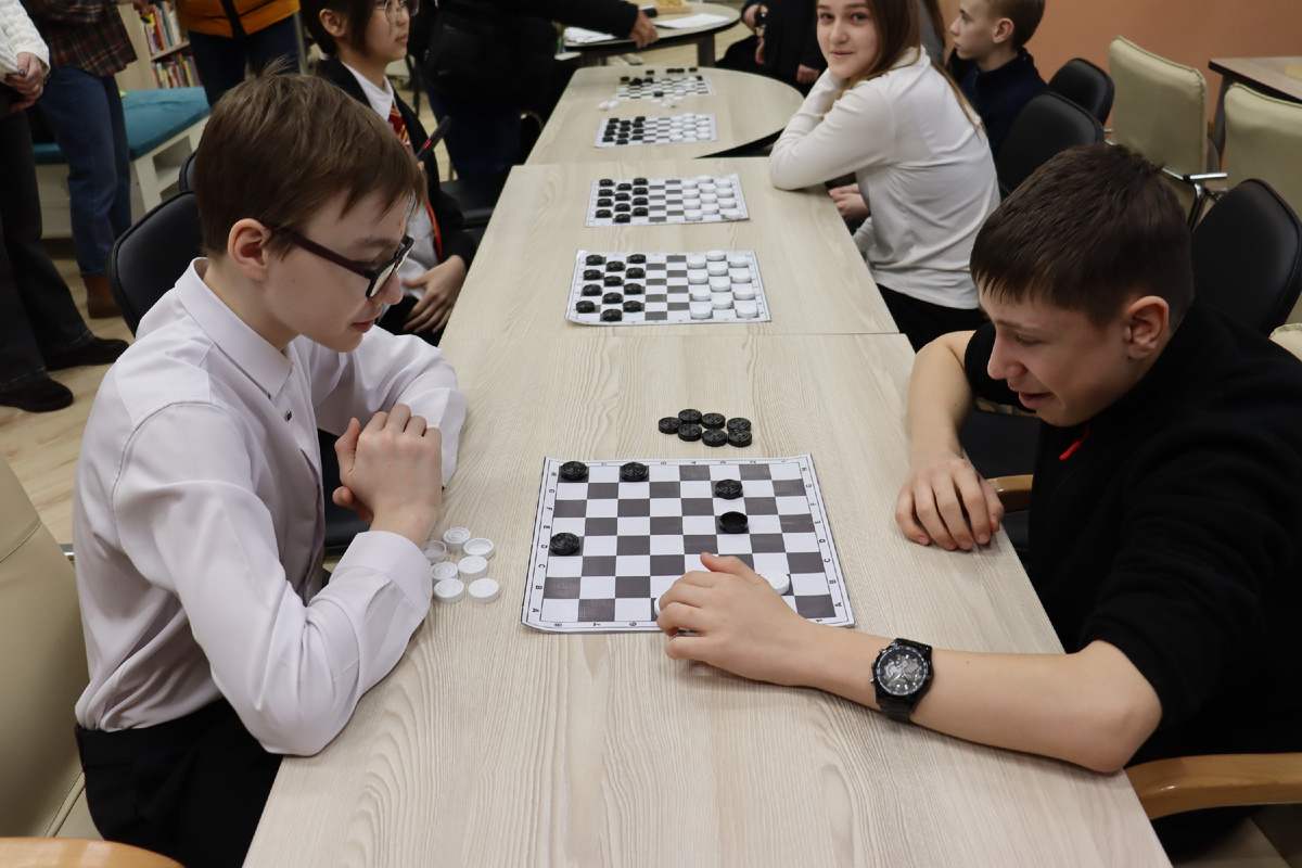 Давненько я не играл в шашки...