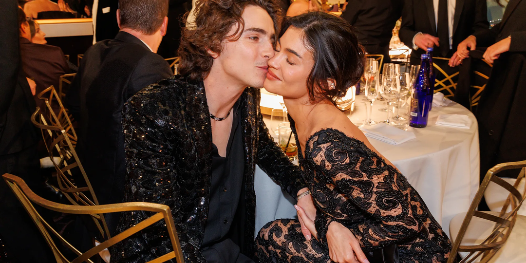 Как звёзды отметили День всех влюблённых