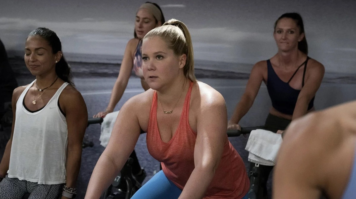    Стакан теплой воды перед едой помогает не есть лишнего. Кадр из фильма «Красотка на всю голову»