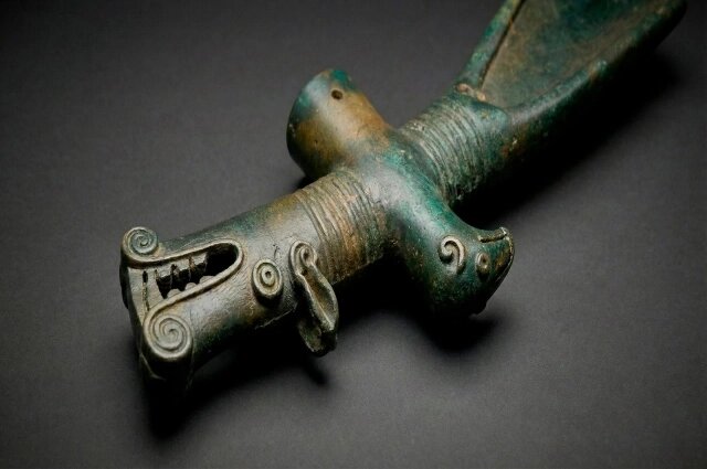    Секира древнего вождя. Фото: Национальный музей Республики Татарстан