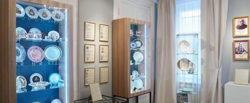 «Чашка за 55 тысяч рублей»: В Вологде открылась выставка старинного фарфора