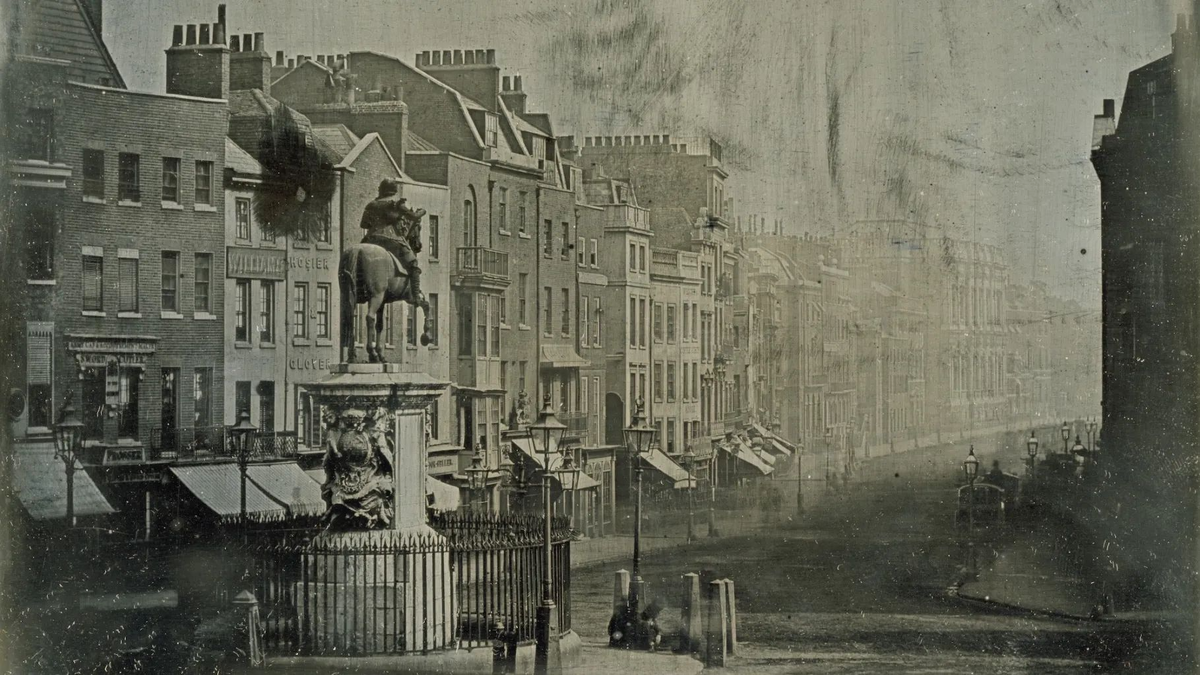 Трафальгарская площадь в Лондоне в 1839 году. Изображение: M de St Croix, Public Domain