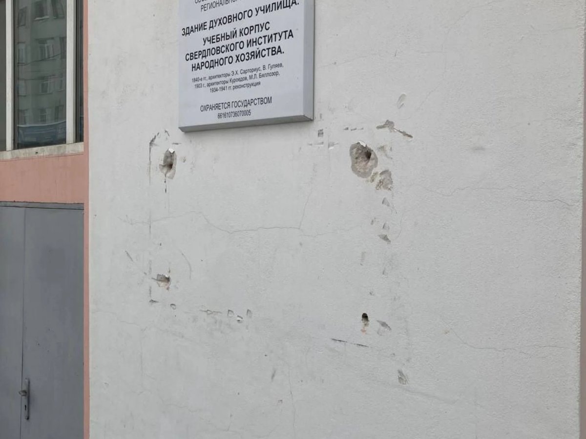    Вместо доски - пустое место