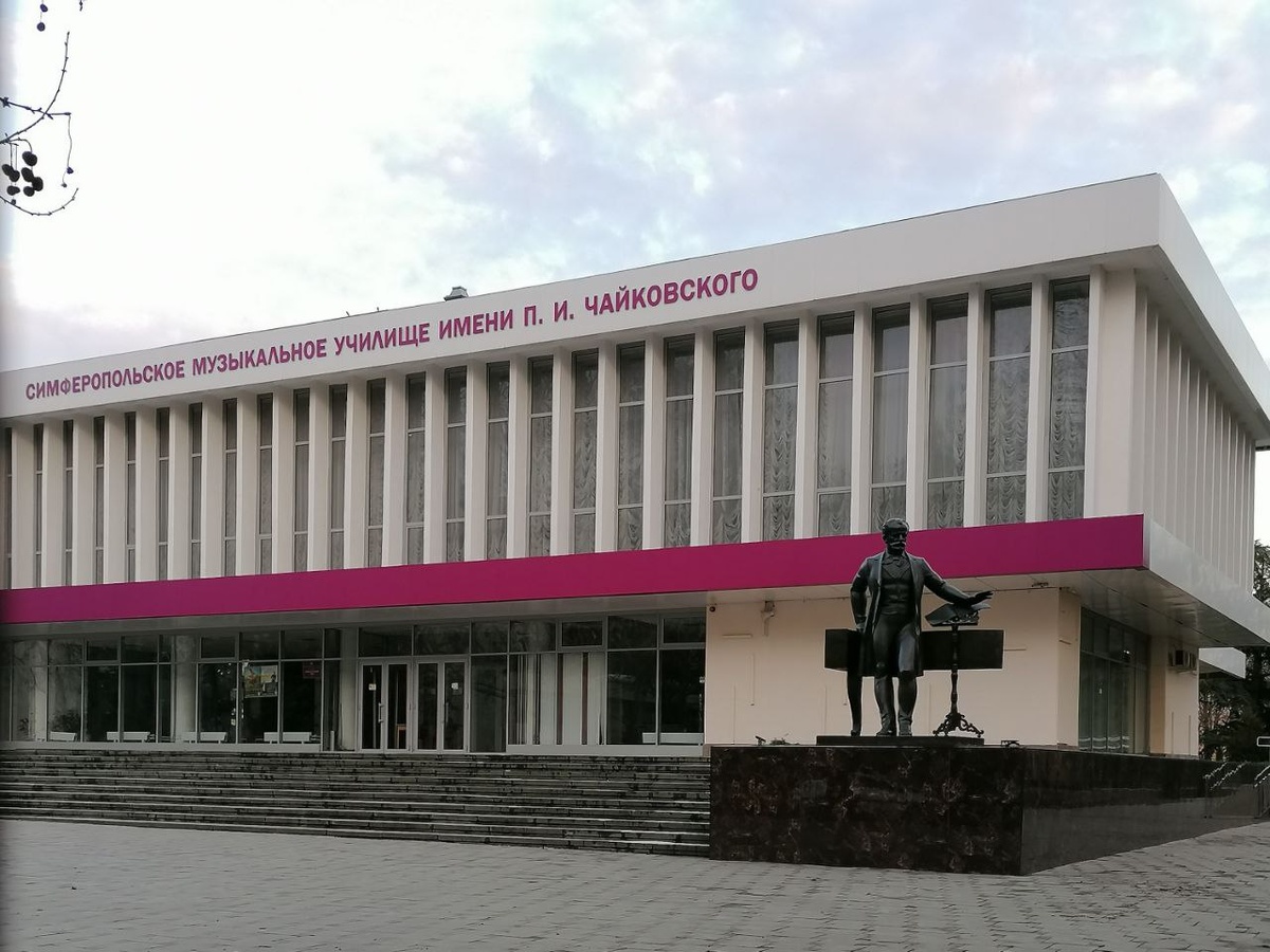 Петр Ильич Чайковский выглядит очень живо. 