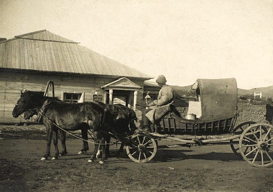Семиречье (Семиречинская область). Почтовая тройка. Почтовая тройка на одной из почтовых станций (пикетов) в Семиреченской области. Автор снимка: Самуил Дудин. 1899 год.