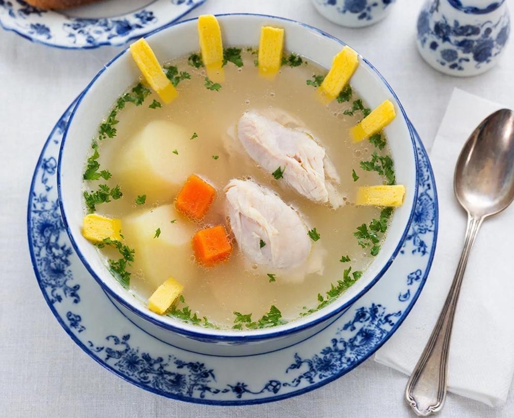 Прекрасный суп нуждается в красивой, торжественной подаче!                                            «Создано с использованием искусственного интеллекта».