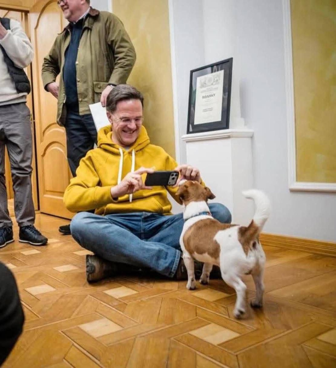 Генсек НАТО Рютте заявил, что для понимания перспектив и будущего советуется со своим псом. Правильно ли он его понимает? Вопрос к психиатрам,