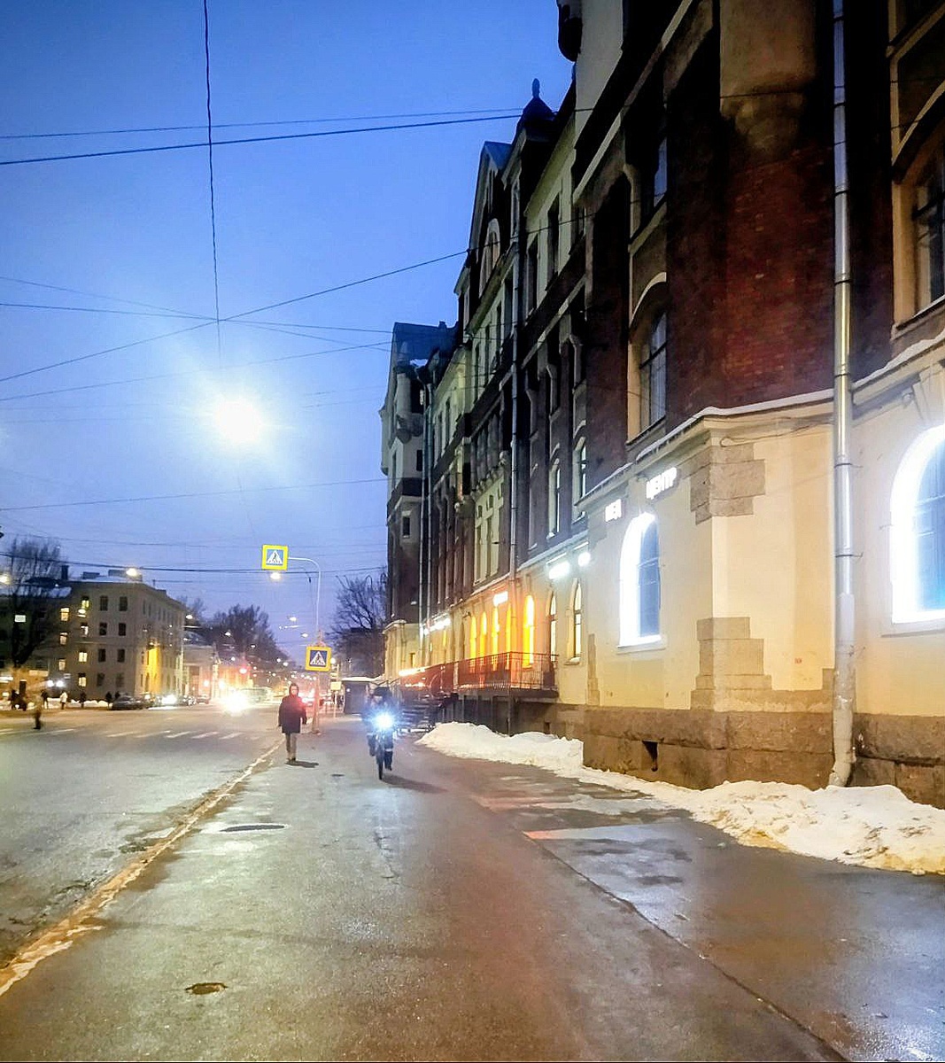 Улица Боткинская д1 ( ст.м площадь Ленина второй выход)