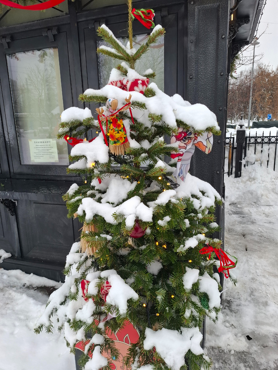 Масленичные украшения на Матвеевской