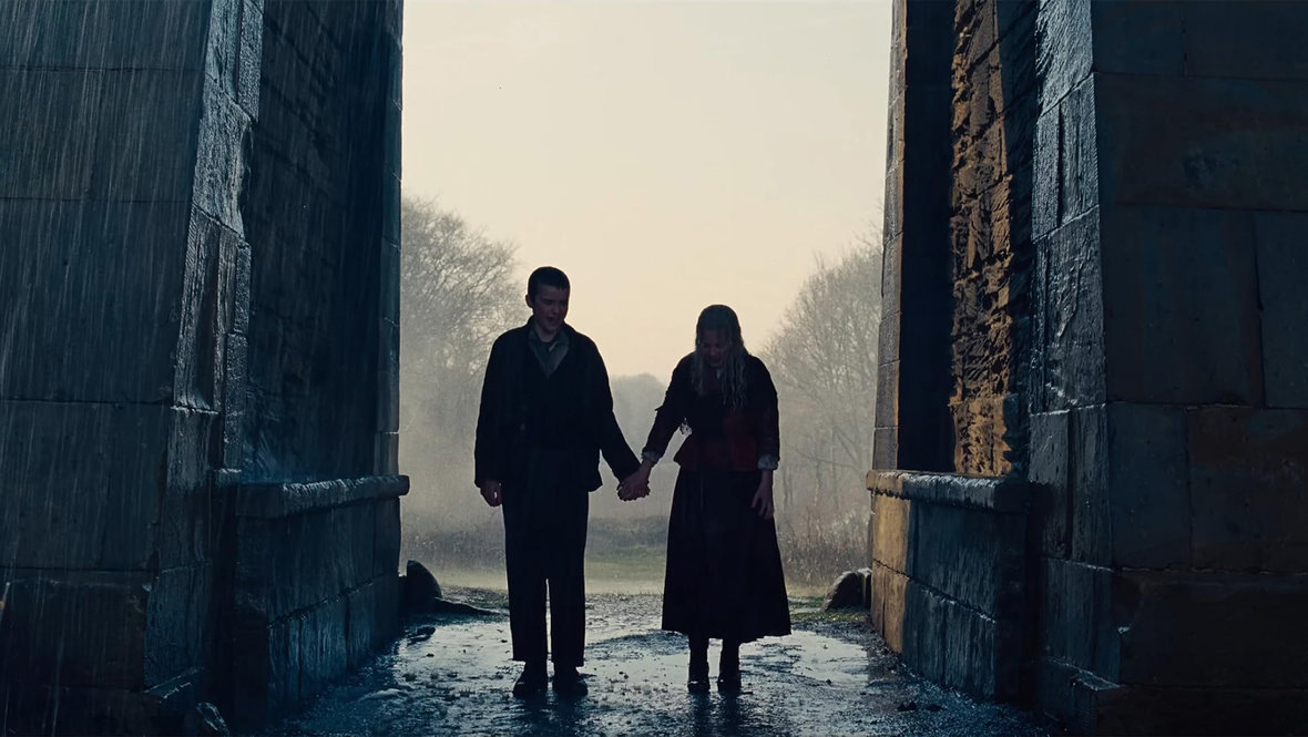    Кадр из фильма «Грозовой перевал», режиссер Эмиральд Феннел, Warner Bros. Pictures