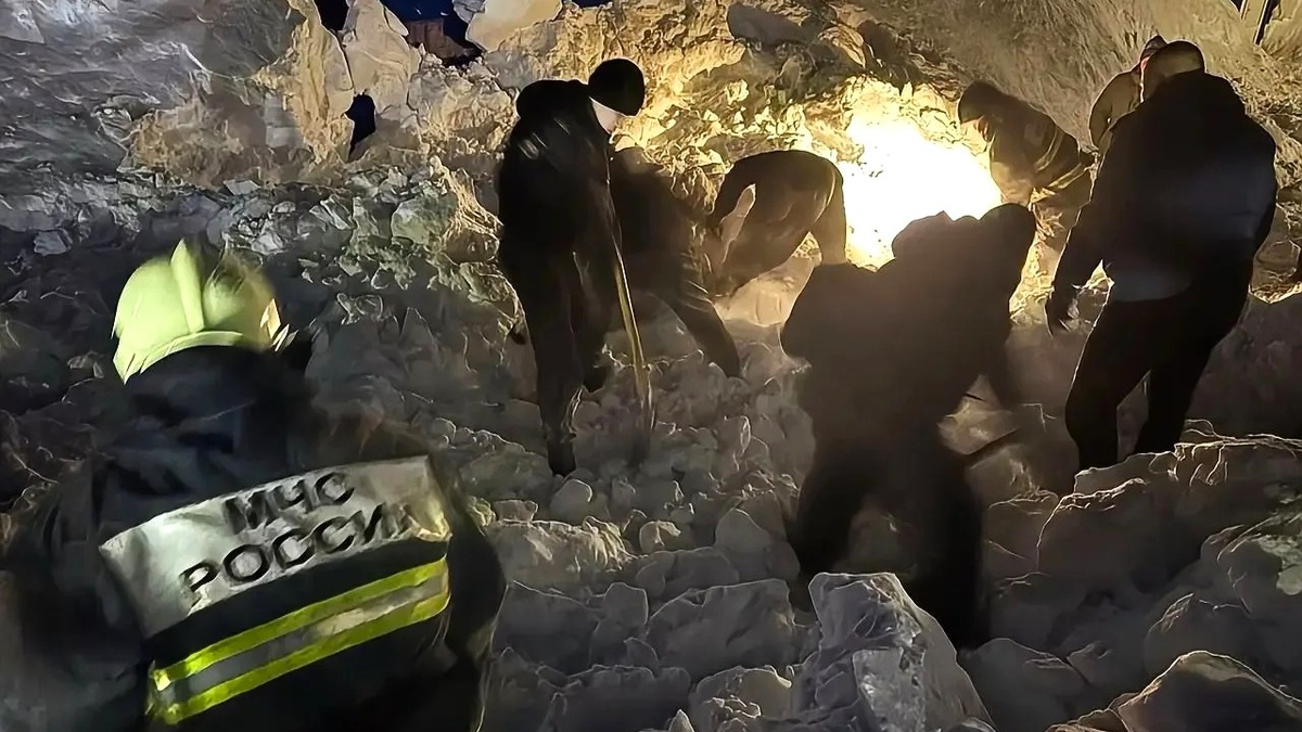    В Лянторе под завалами снега погиб ребенок