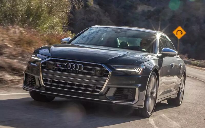 Audi S6📷
