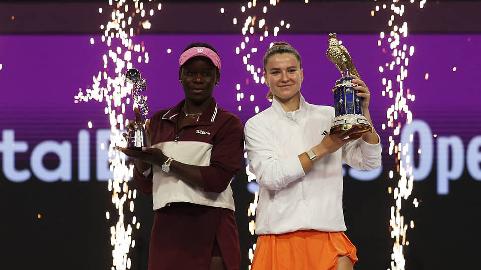 Виктория Мбоко и Каролина Мухова.📷Фото: Mohammed Salem / Reuters