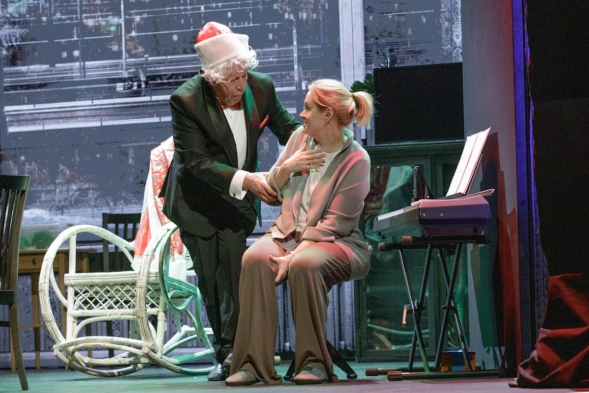 Михаил Ефремов и Анна Михалкова в спектакле "Без свидетелей". Фото: https://mikhalkov12.ru/