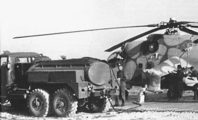 Заправка советского боевого вертолета в ДРА