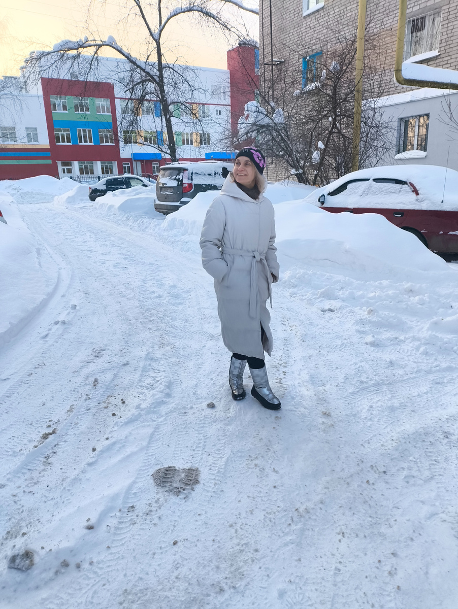 Около школы. 