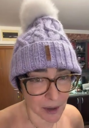 Скриншот с видео из тгк Лолиты Мидявской📷    Вот и вся любовь: в Волгограде сорван второй концерт Лолиты Милявской
