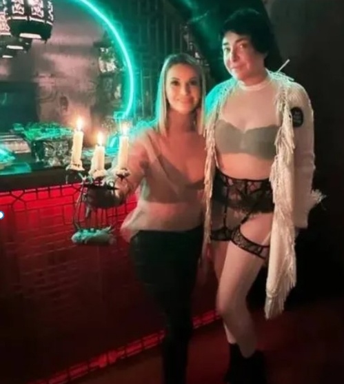 Ольга Орлова и Лолита Милявская на «голой вечеринке» Фото: Voice📷    Вот и вся любовь: в Волгограде сорван второй концерт Лолиты Милявской
