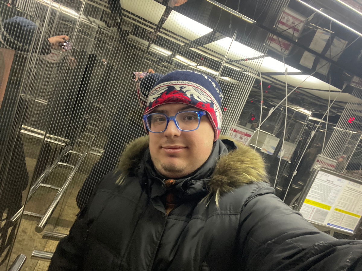 Всем привет! Меня зовут Михаил, автор канала. И сегодня я поделюсь, что делали с вещами мы!