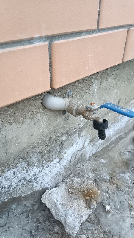 Мой уличный кран. Кран находится в нижней точке отвода.