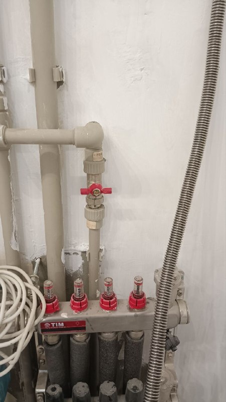 В центре тот самый дополнительный кран в центре фото.