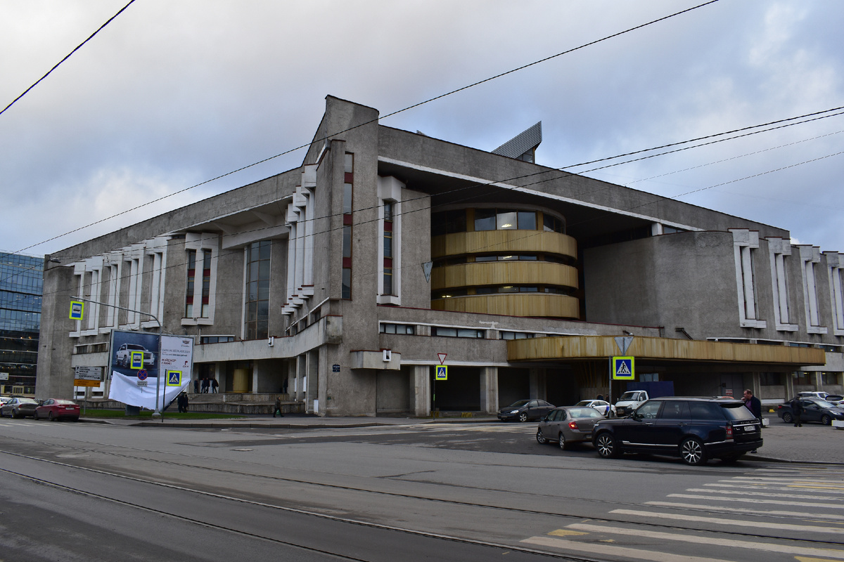 Один из ярчайших образцов советского брутализма - Автобаза обкома КПСС на Херсонской улице. Архитекторы Горюнов и Фрайфельд