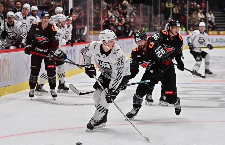 Фото из открытых источников ("Авангард" - "Трактор")