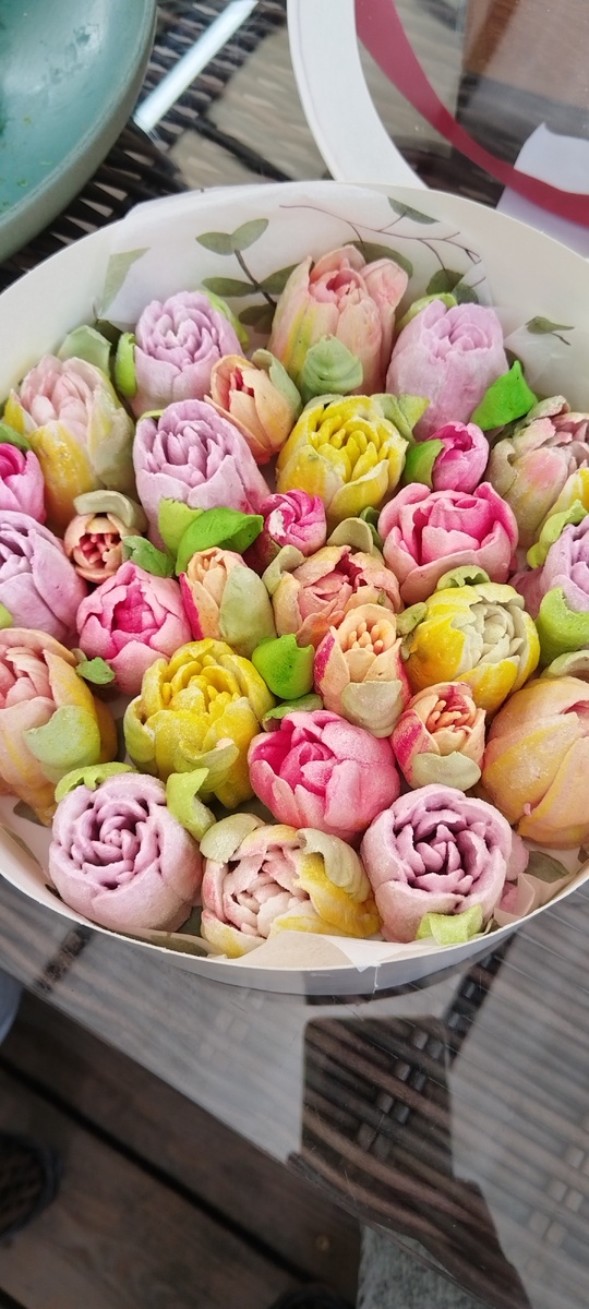 На фото зефир ручной работы. Кондитеры могут взять соцконтракт на бытовую технику для кухни, закупку продуктов, рекламу своих творений