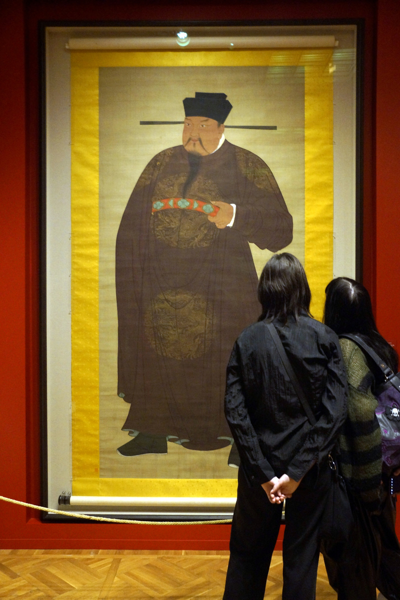 Император Тай-цзу, основатель династии Сун. Китай, династия Мин (1368-1644). Шёлк, тушь, цветная тушь. Выставка "Из Пекина в Москву: диалог культур" в ГТГ. Фотография автора.