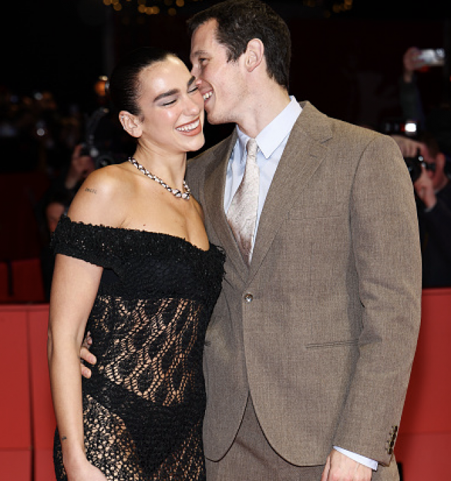    Дуа Липа и Каллум Тернер. Фото: Arturo Holmes / Getty Images