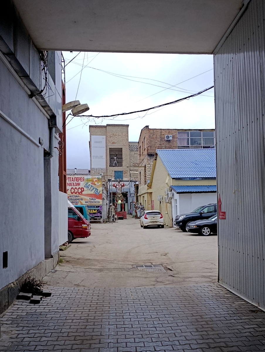 Заходим с ул. Земской. Фото автора. 