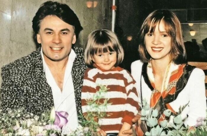 Александр Серов и Елена Стебенева с дочерью.